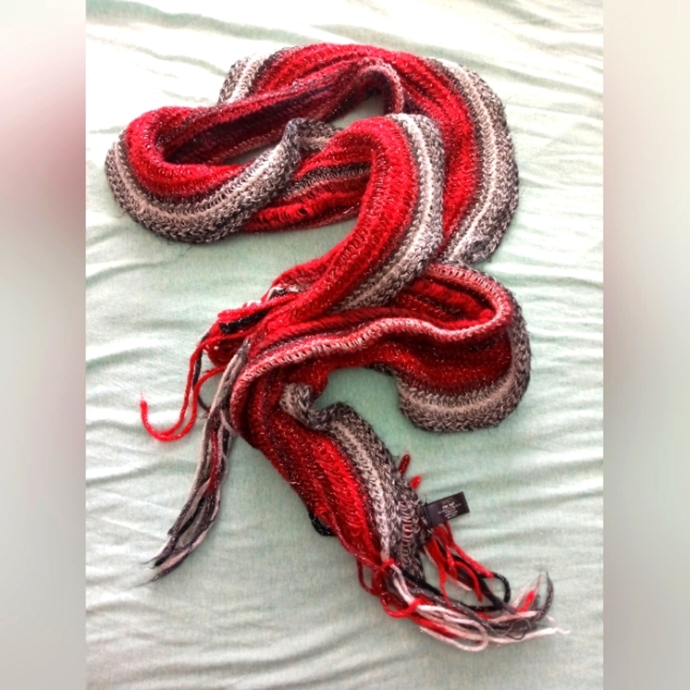 Red and Grey Wavy Scarf
